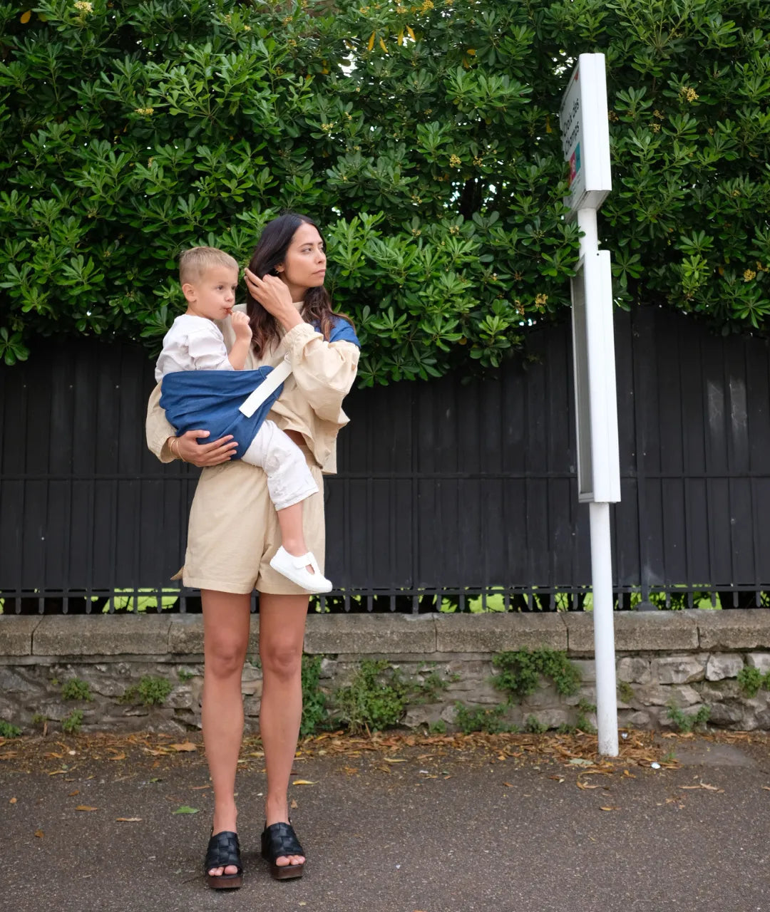 Prendre les transports publics avec un porte bébé d&