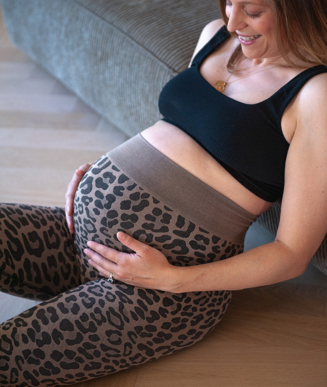 Legging grossesse pour future mamans qui suit l&