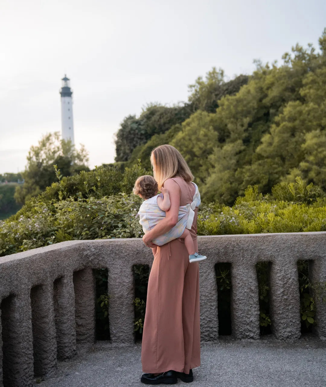 porte bébé sur la hanche mama hangs