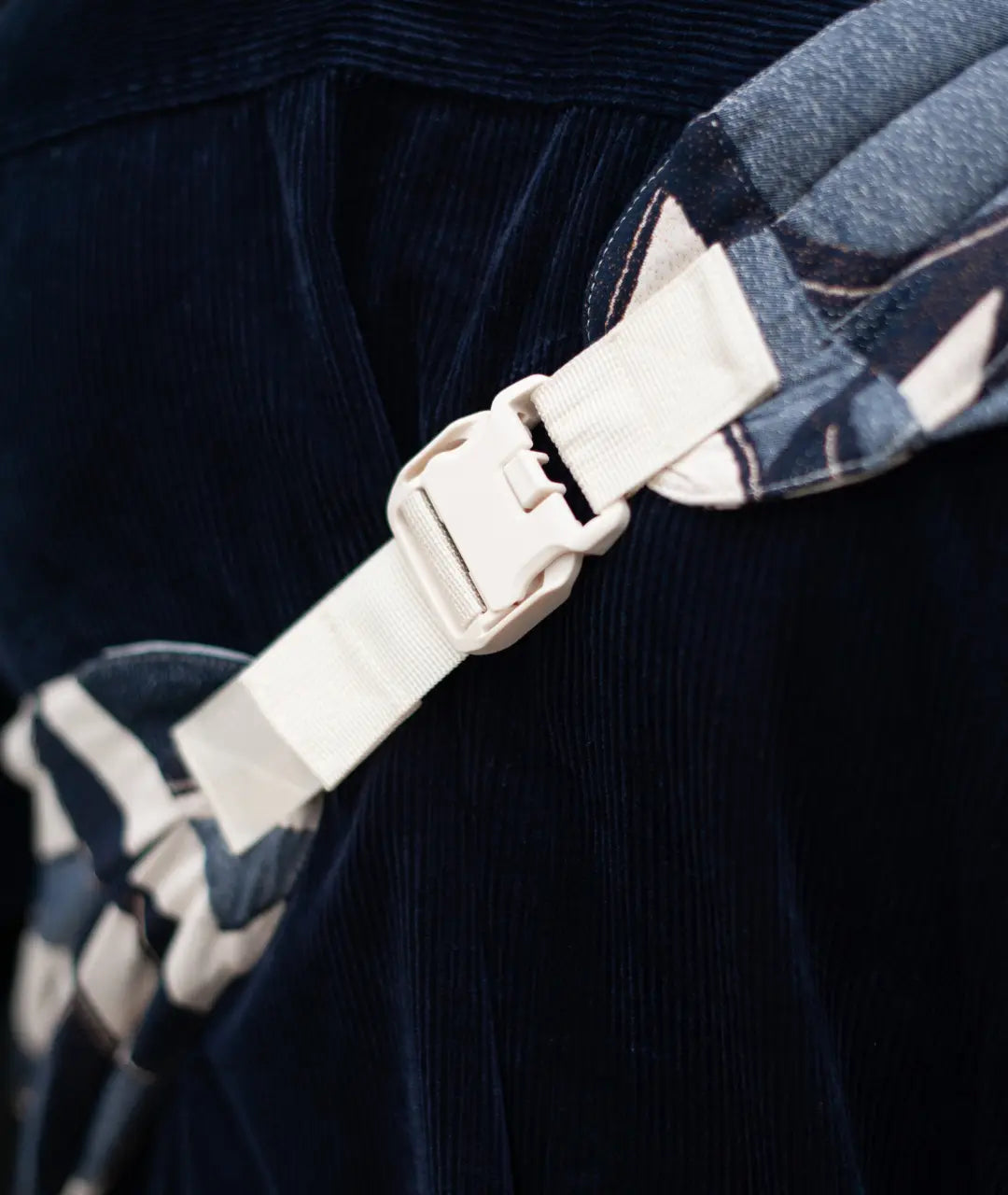 securité enfant sur porte bébé mama hangs