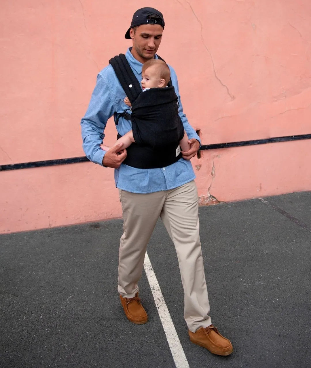 Carry & Bloom de Mama Hangs, le porte bébé évolutif jusqu&