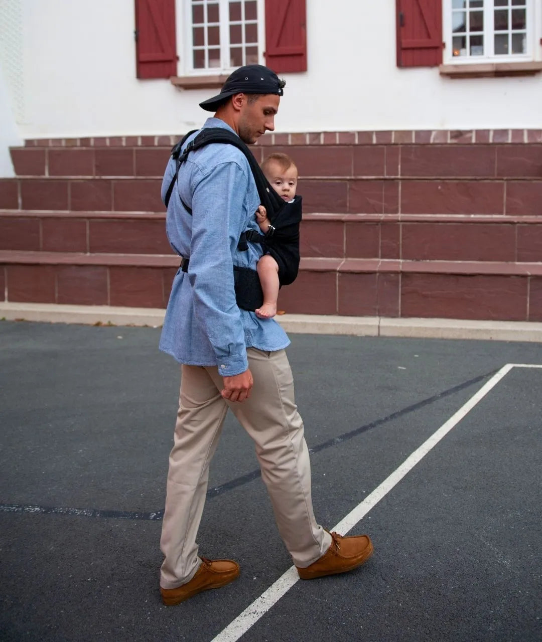 Carry & Bloom de Mama Hangs, le porte bébé évolutif jusqu&