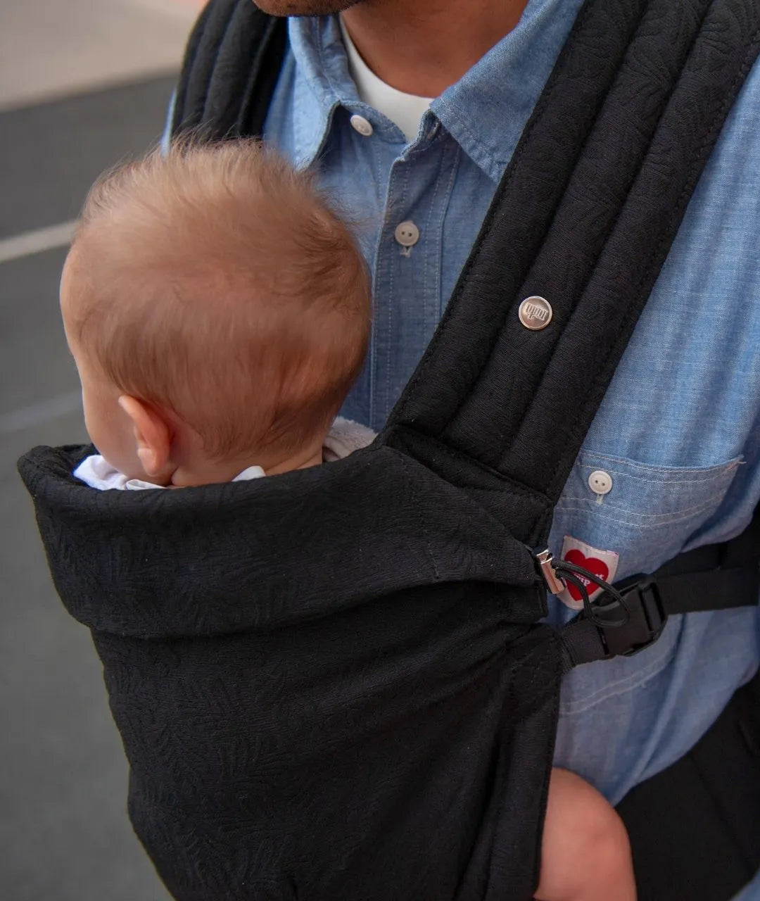 Carry & Bloom de Mama Hangs, le porte bébé évolutif jusqu&