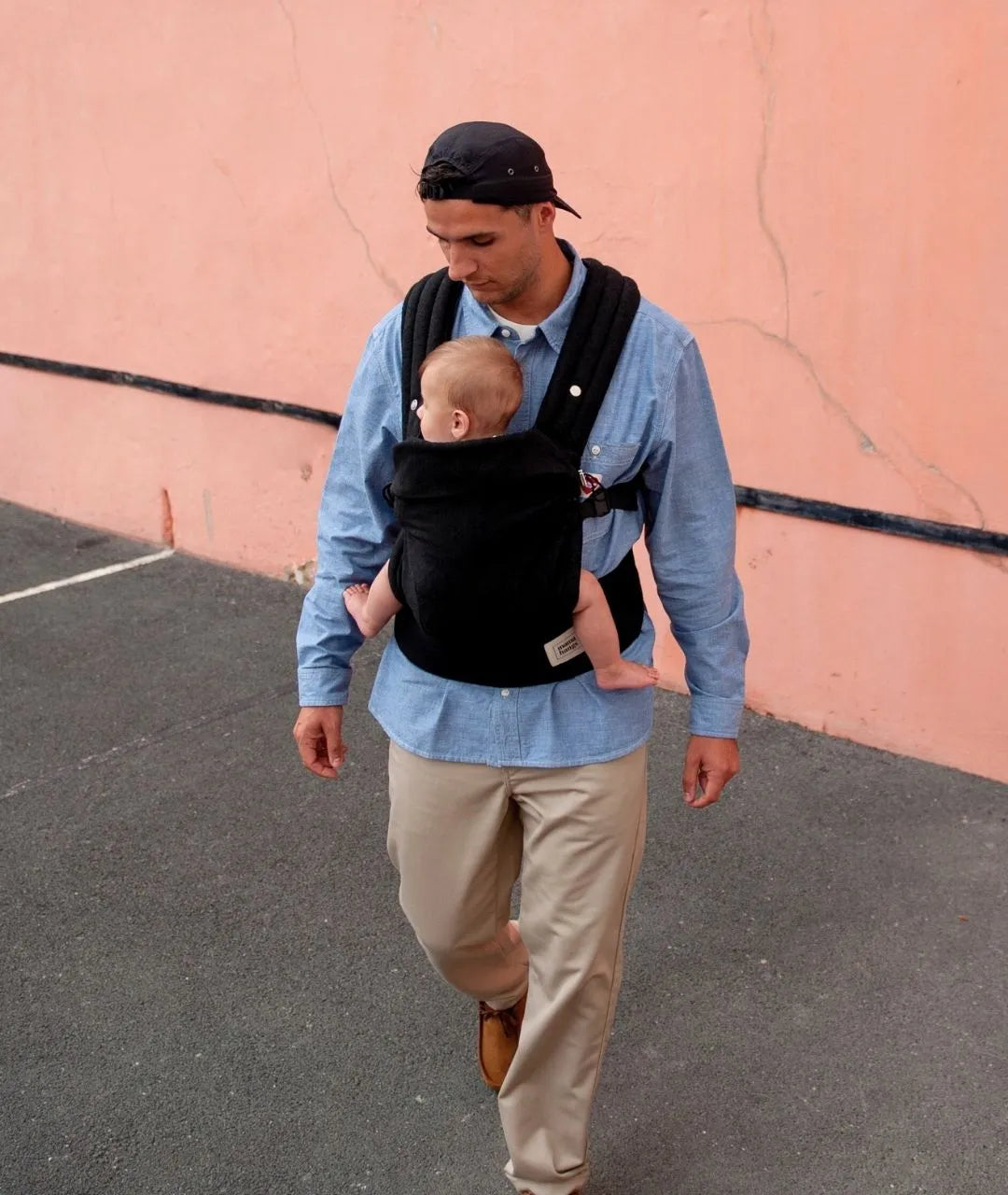 Carry & Bloom de Mama Hangs, le porte bébé évolutif jusqu&