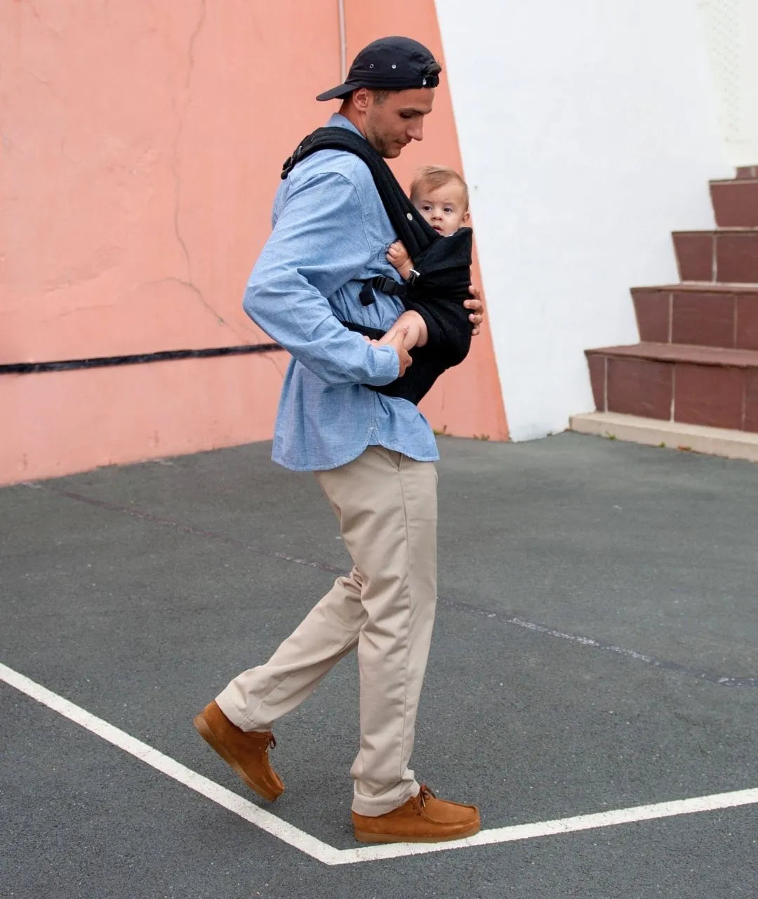 Carry & Bloom de Mama Hangs, le porte bébé évolutif jusqu&