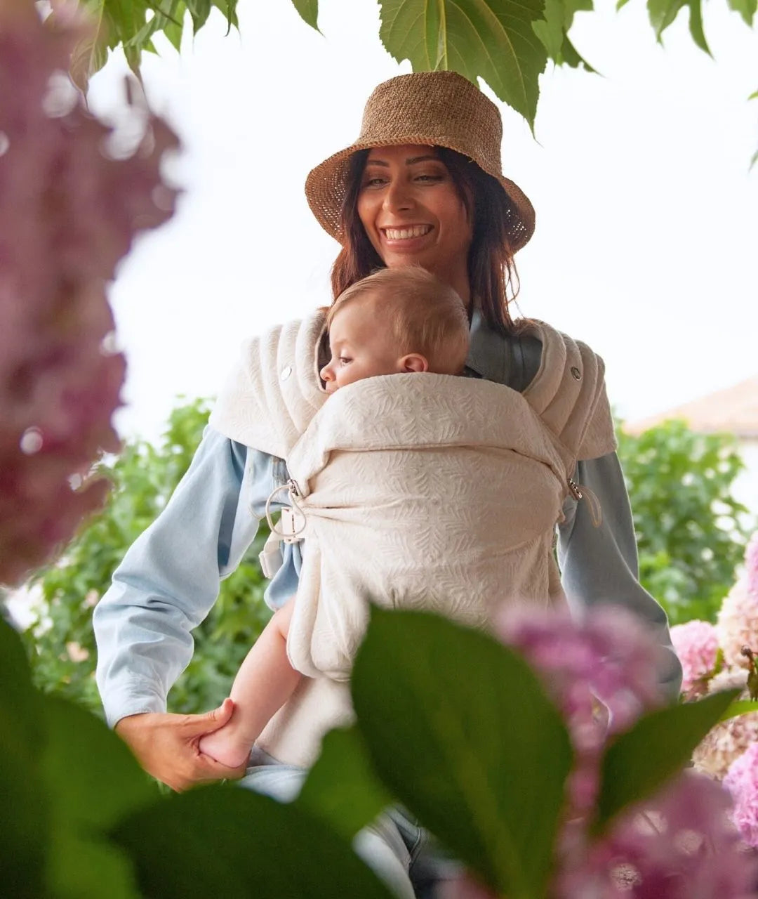 Carry & Bloom de Mama Hangs, le porte bébé évolutif jusqu&