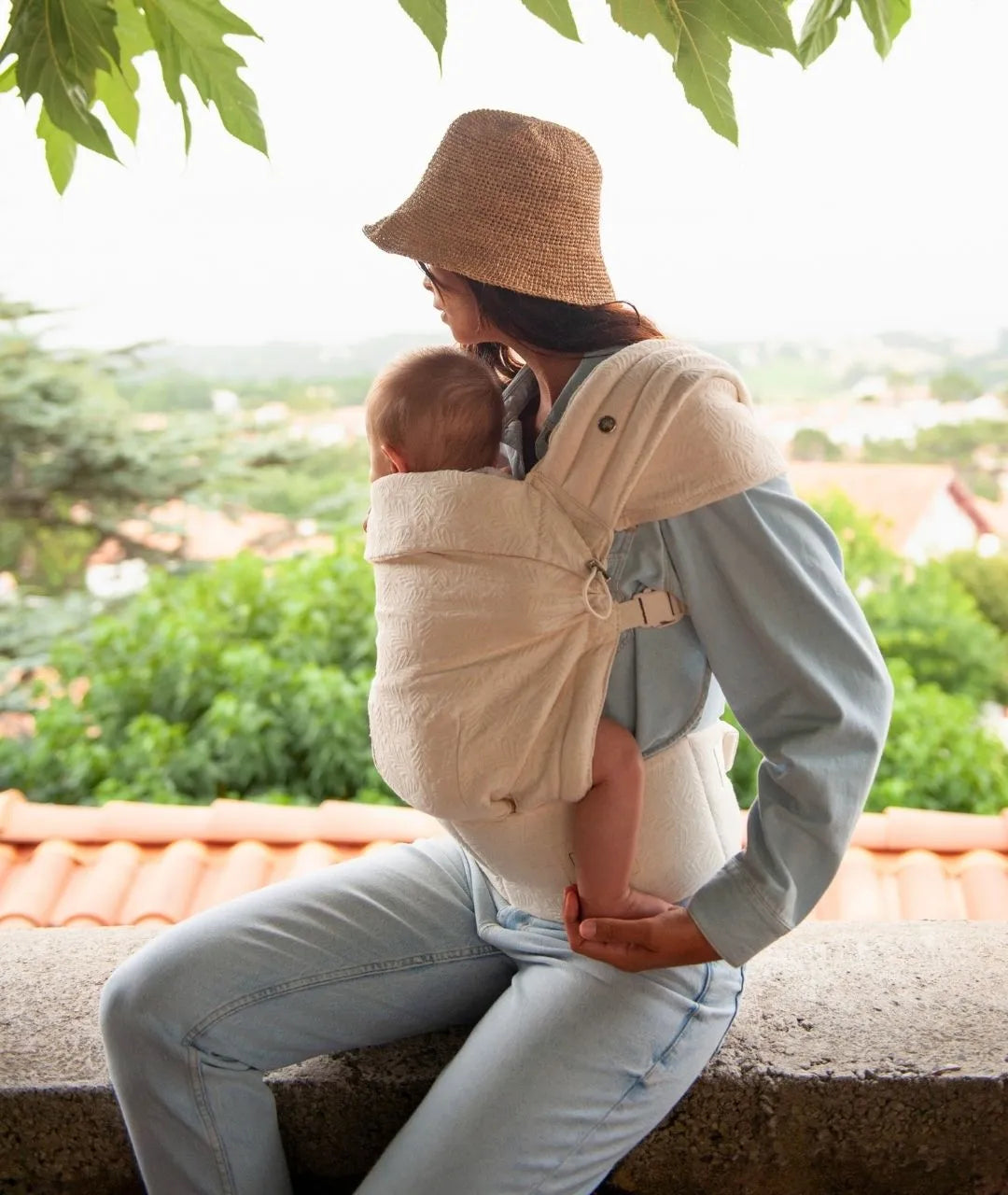 Carry & Bloom de Mama Hangs, le porte bébé évolutif jusqu&