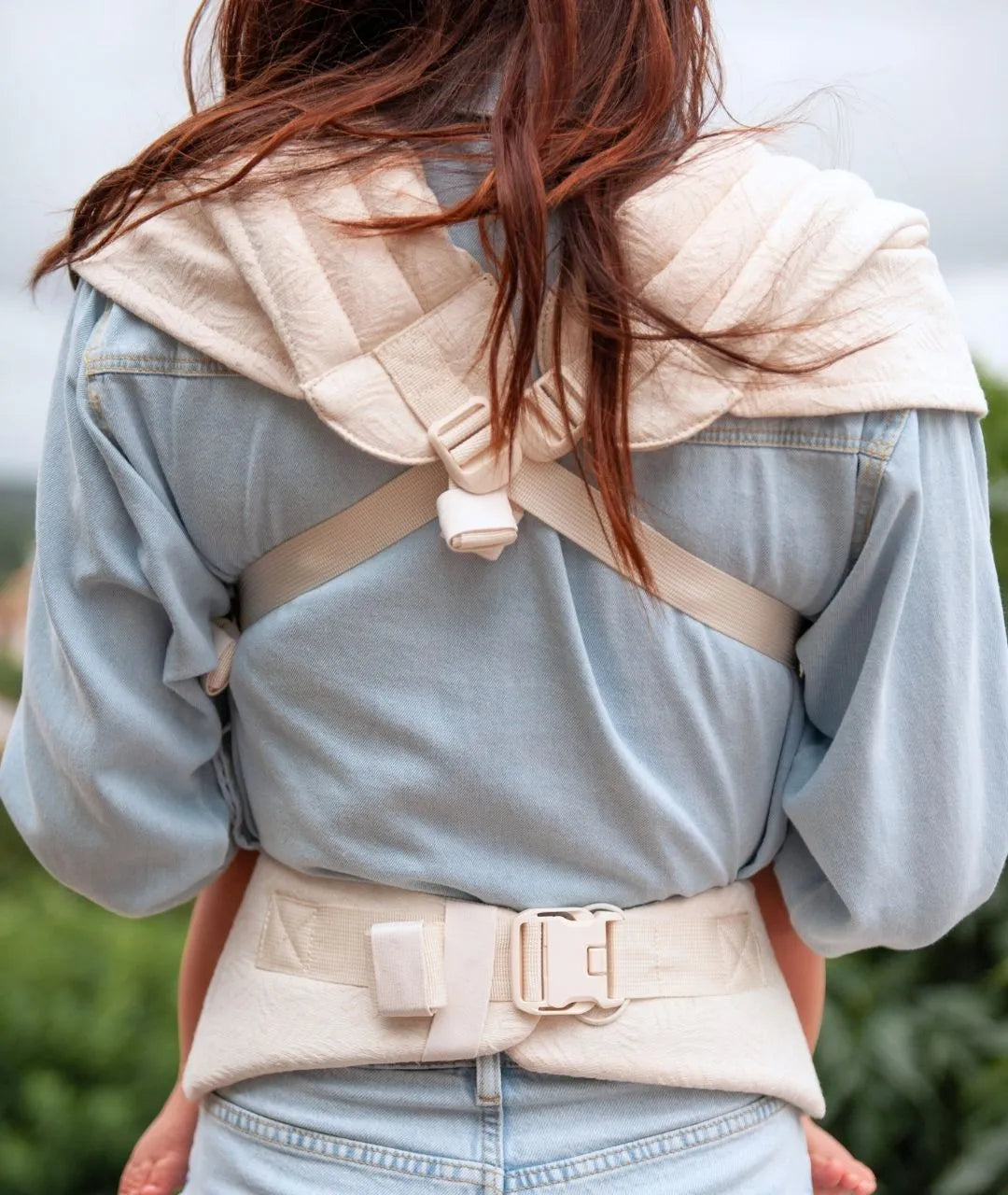 Carry & Bloom de Mama Hangs, le porte bébé évolutif jusqu&