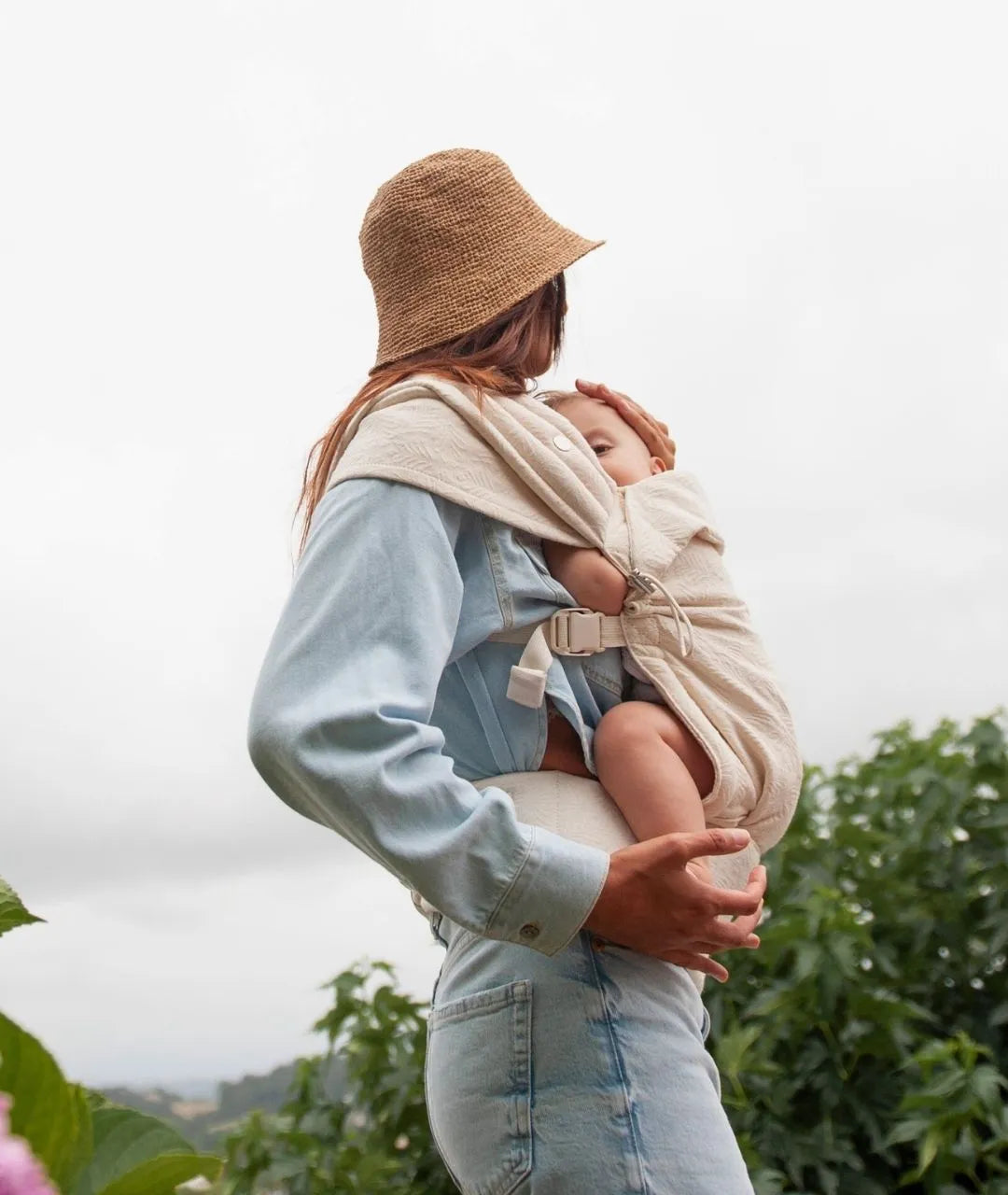 Carry & Bloom de Mama Hangs, le porte bébé évolutif jusqu&