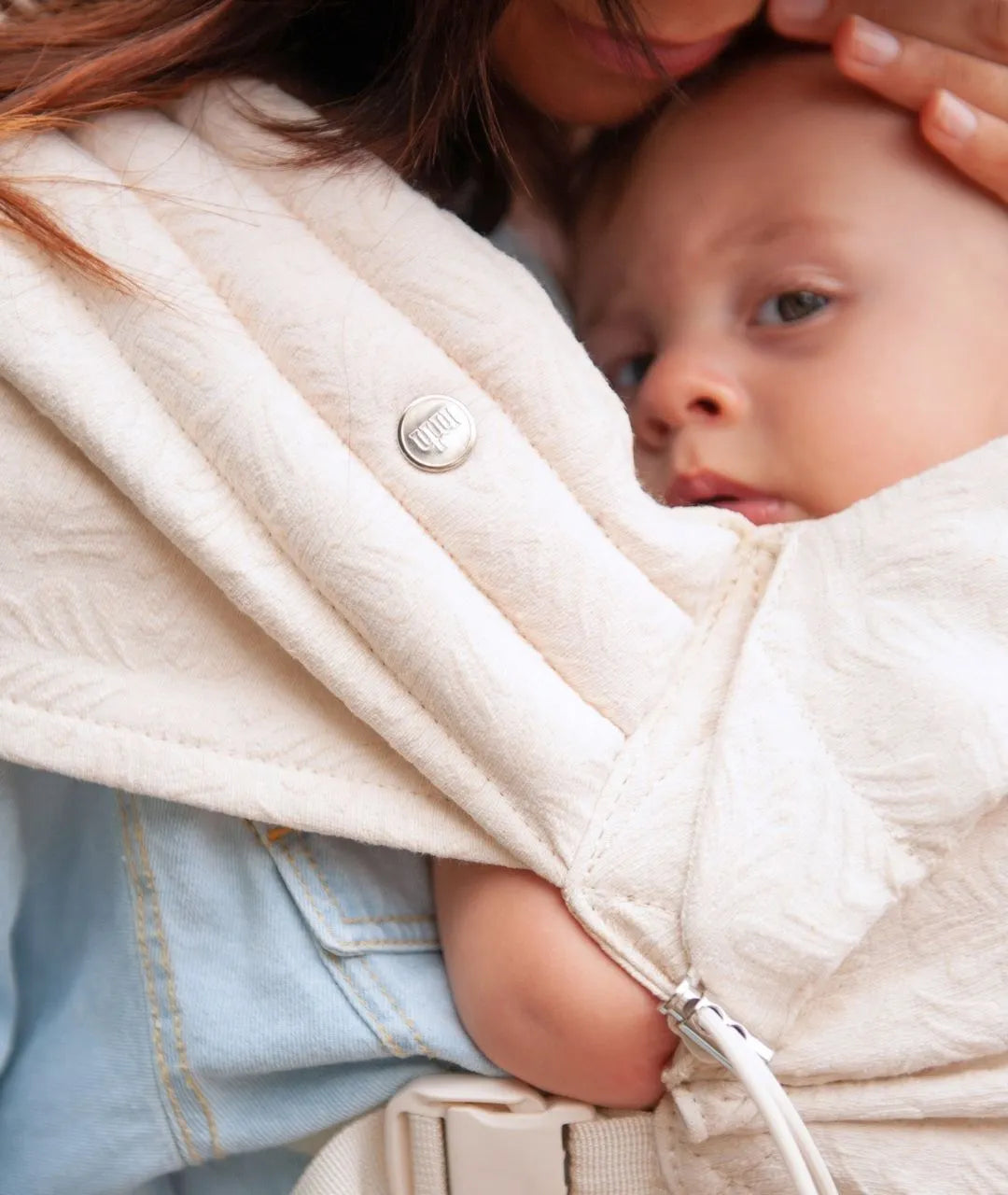 Carry & Bloom de Mama Hangs, le porte bébé évolutif jusqu&