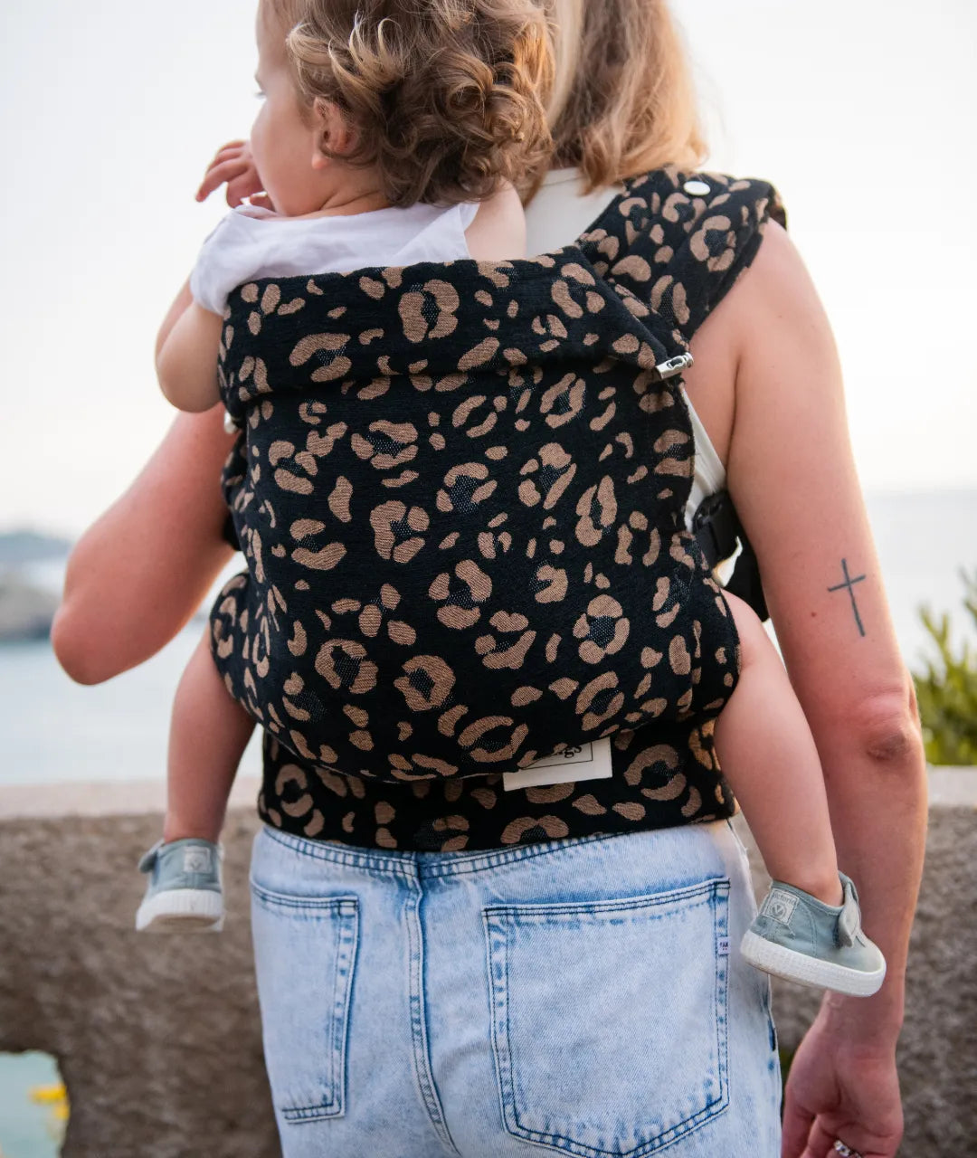 porte bebe carry & bloom de mama hangs, fabrication francaise, physiologique et ergonomique