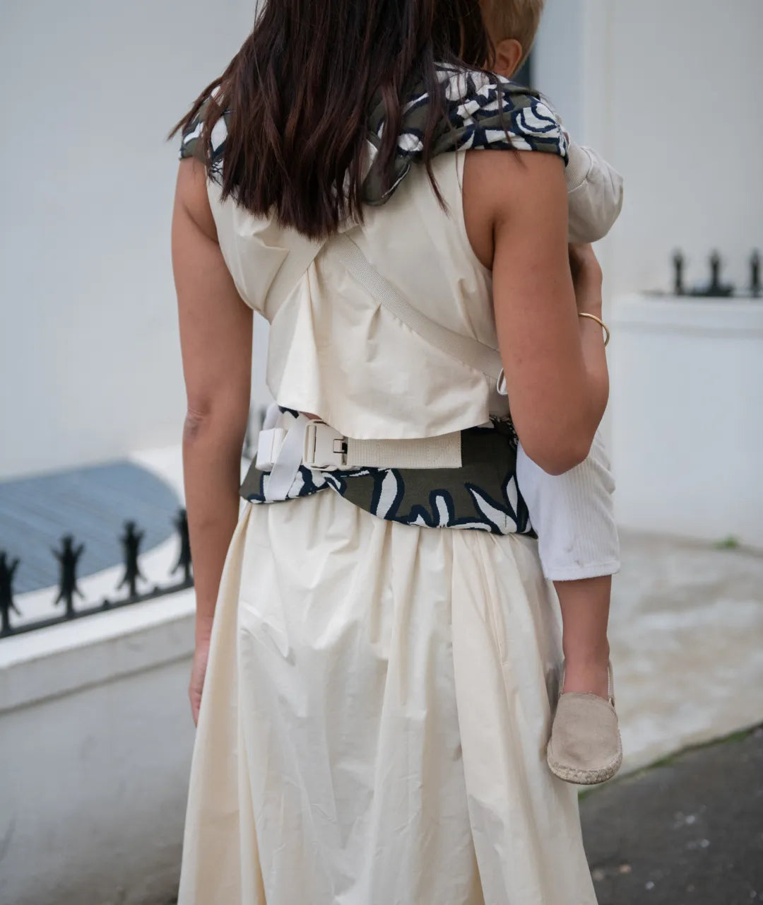 porte bébé physiologique de 3 mois à 4 ans , fabriqué en europe avec des jacquards français.