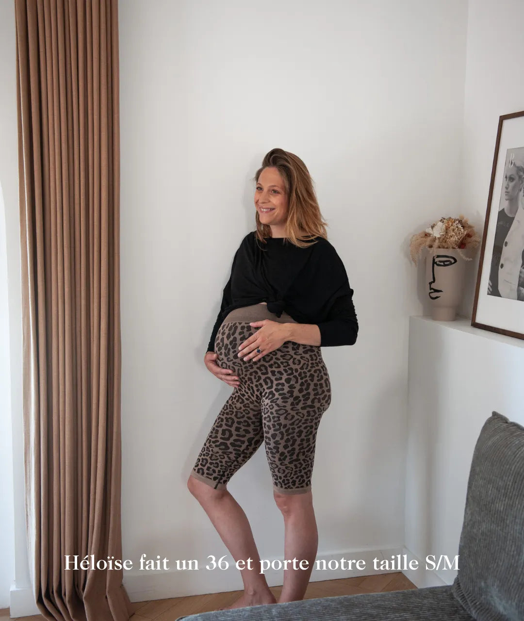 future maman portant un short cycliste extensible sans compression motif leopard