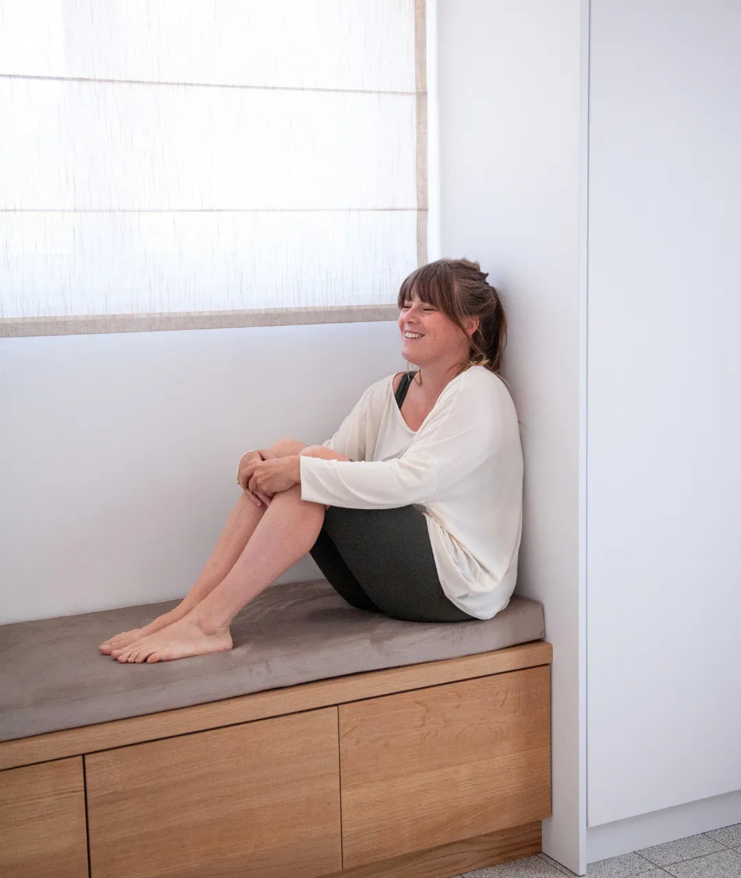 jeune mama avec un legging de maternité super strech et confortable