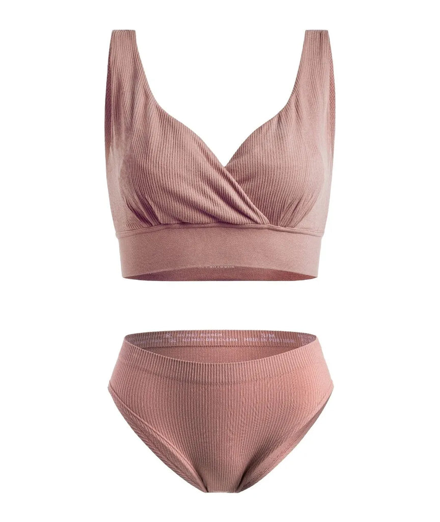 https://mama-hangs.com/cdn/shop/files/mama-hangs-pack-2-day-n-night-2.0-bra-soutien-gorge-allaitement-absorbant-impermeable-culotte-maternite-everyday-classique-micromodal-fabrication-portugal-terracotta_1024x1024.webp?v=1706193398