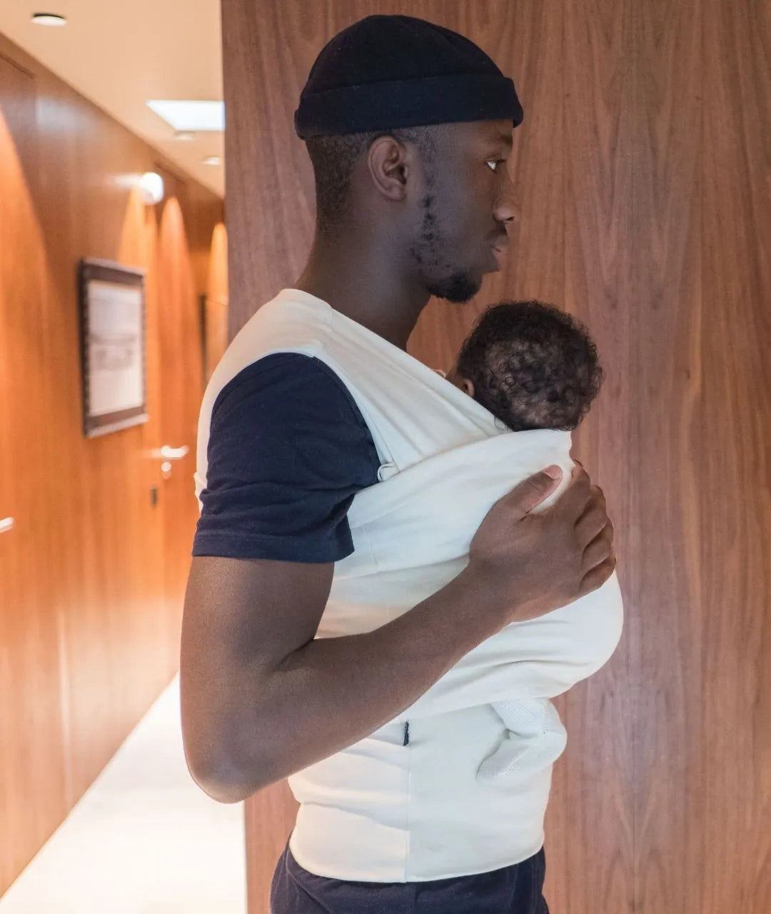 Le t shirt porte bebe physiologique des la naissance le Carry Pack Mama Hangs