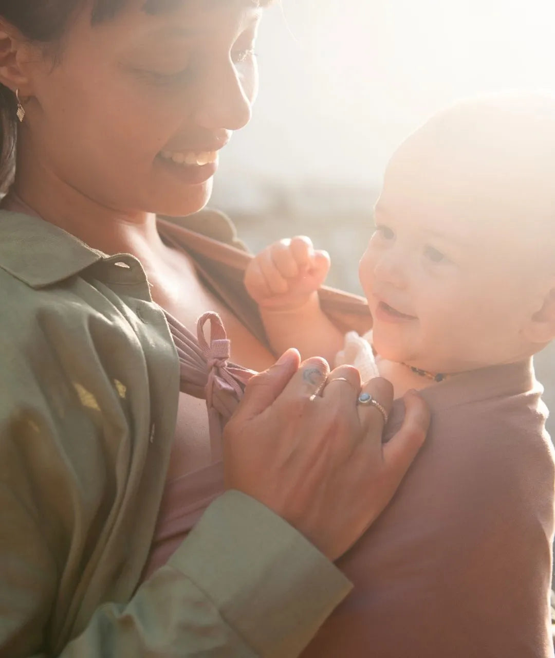 Le t-shirt porte bébé physiologique dès la naissance, le Carry & Pack Le t-shirt porte bébé physiologique dès la naissance, le Carry & Pack