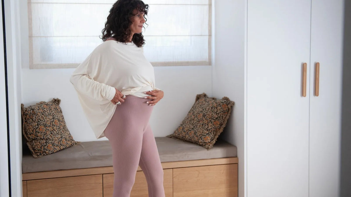 legging de grossesse rose confortable extensible sans compression. parfait pour le post partum