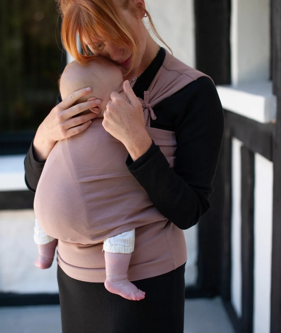 porte bebe dès la naissance en coton bio GOTS sans noeud ni réglage compliqués, physiologique et ergonomique mama hangs 